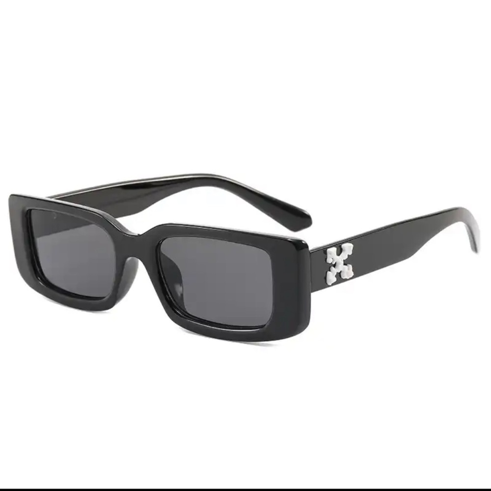 Fashionable Black Sunglasses for casual everyday wear square frame tinted glass